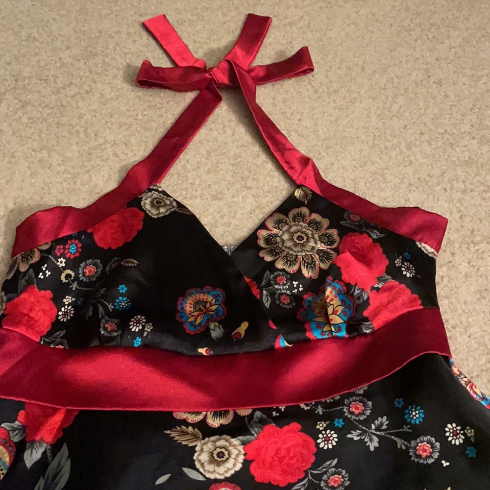 Body Central Silk Floral Halter Top - Picture 2 of 9